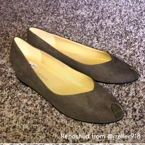 Women's flats